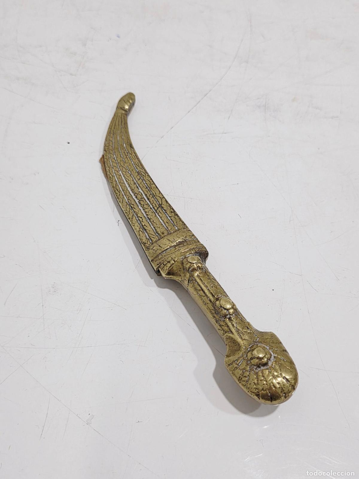 Antig&uuml;edades: Daga arabe de bronce con baina