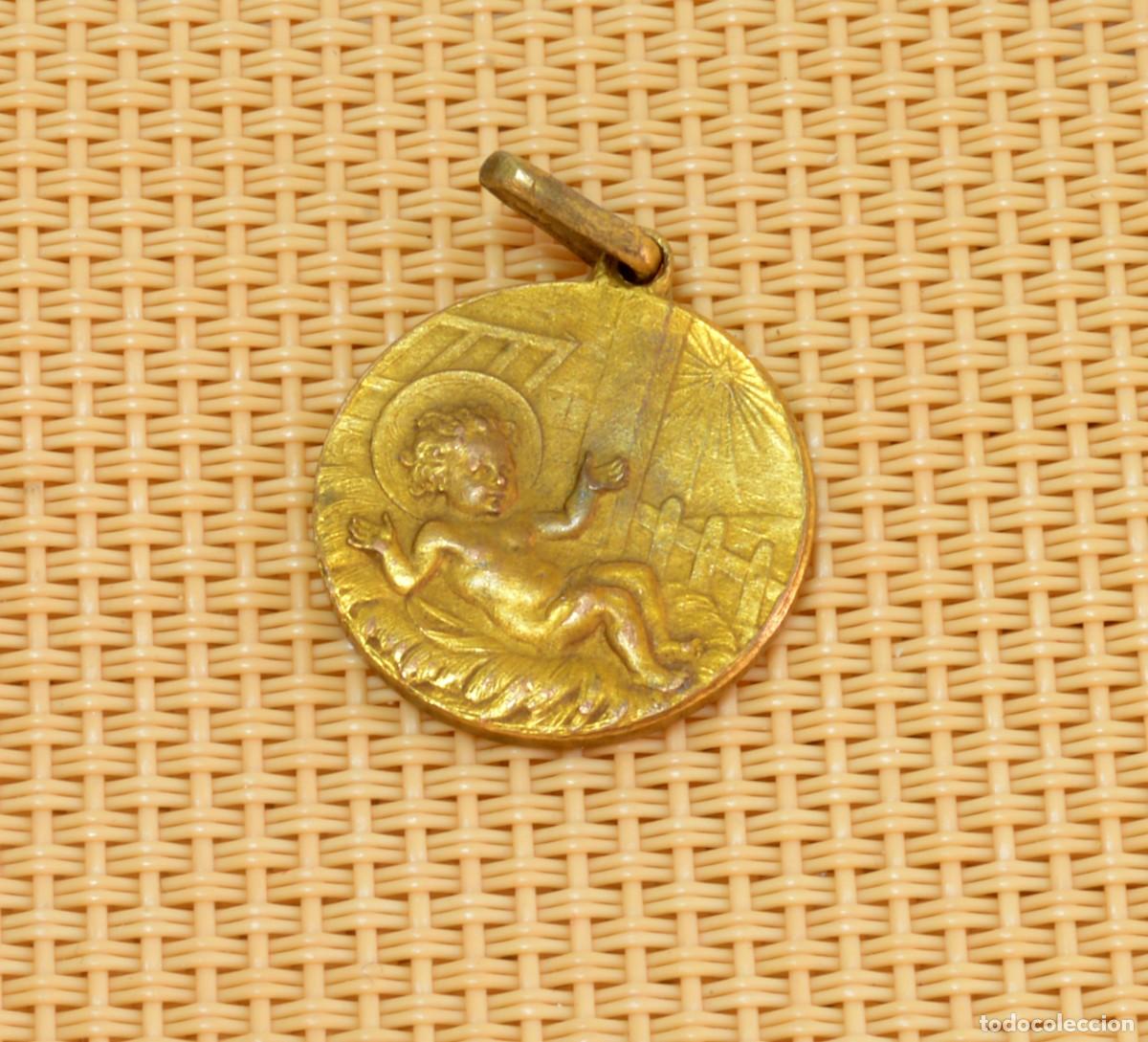 Antig&uuml;edades: MEDALLITA DORADA VINTAGE, NI&Ntilde;O JES&Uacute;S, REVERSO LISO