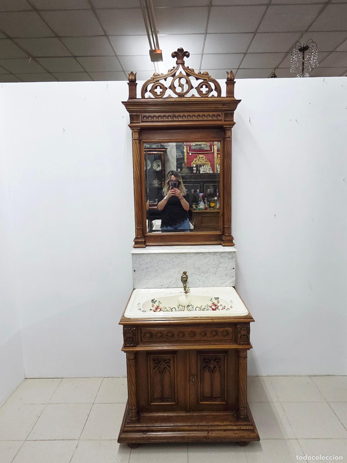 Antig&uuml;edades: Mueble lavabo antiguo con espejo