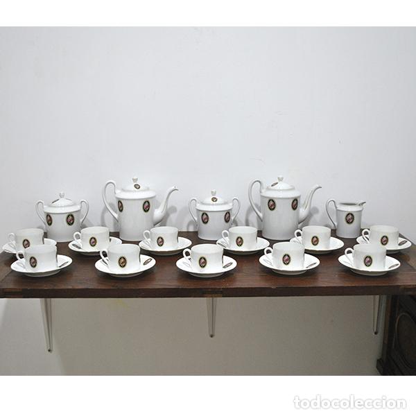 Antig&uuml;edades: Juego de cafe porcelana 27 piezas