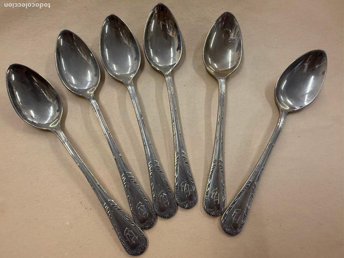 Antig&uuml;edades: 6 cucharillas o cucharas peque&ntilde;as. 15cms. Bonito juego de cubiertos antiguos. Marcas en dorso