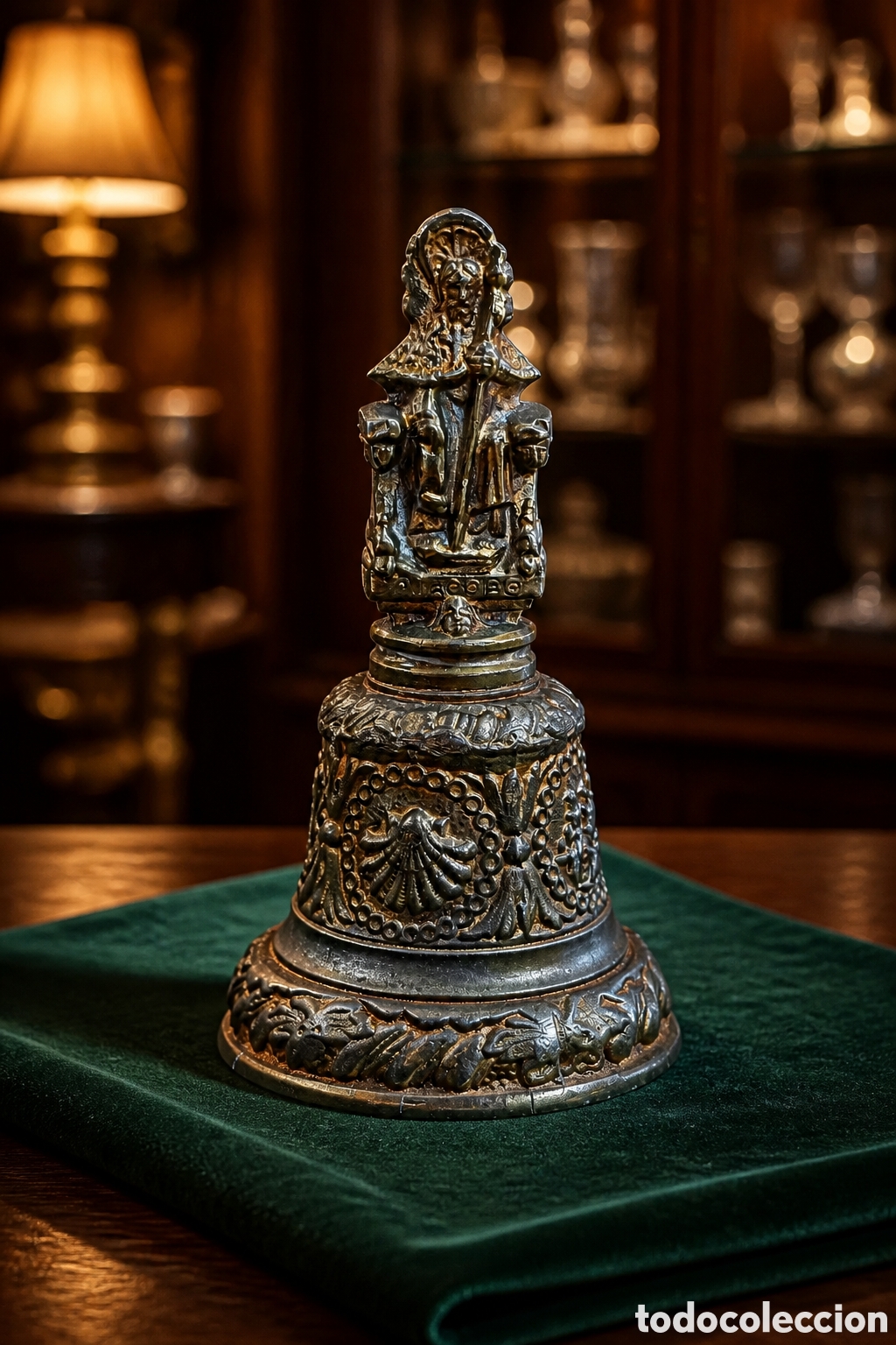 Antig&uuml;edades: ANTIGUA CAMPANILLA DE MANO AP&Oacute;STOL SAN JACOBO REALIZADA EN BRONCE. 14CM ALTO, 7 CM DI&Aacute;METRO