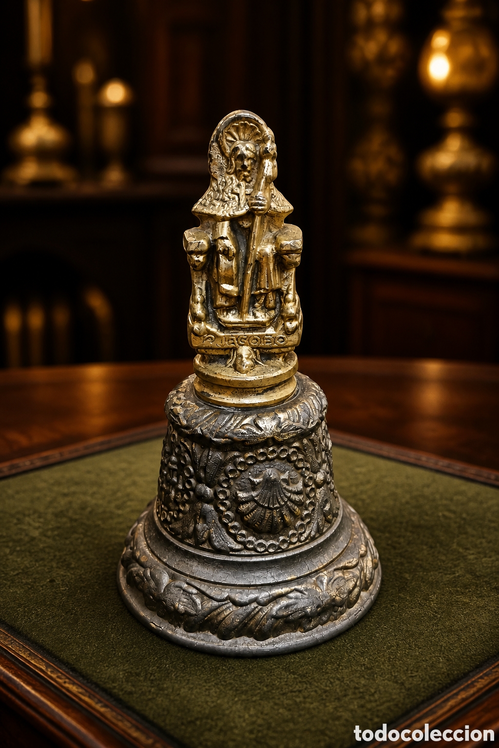 Antig&uuml;edades: ANTIGUA CAMPANILLA DE MANO AP&Oacute;STOL SAN JACOBO REALIZADA EN BRONCE. 14CM ALTO, 7 CM DI&Aacute;METRO