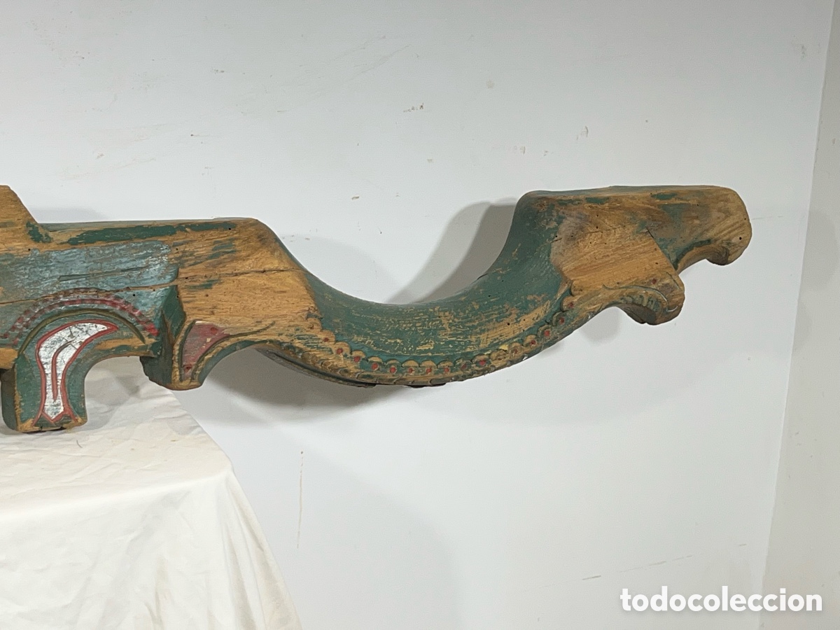 Antig&uuml;edades: Antiguo yugo de madera pintado. A/J - Foto 2