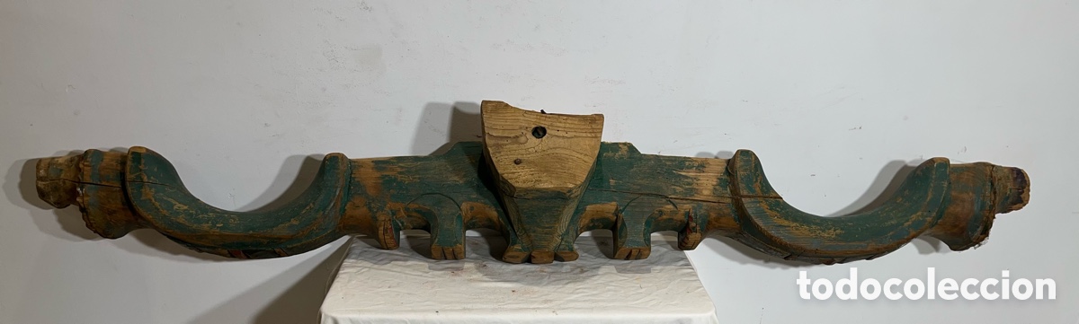 Antig&uuml;edades: Antiguo yugo de madera pintado. A/J - Foto 4