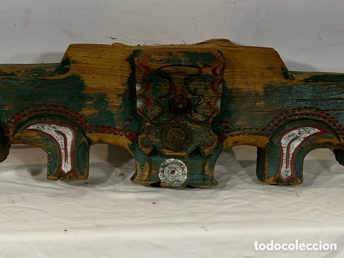 Antig&uuml;edades: Antiguo yugo de madera pintado. A/J - Foto 5