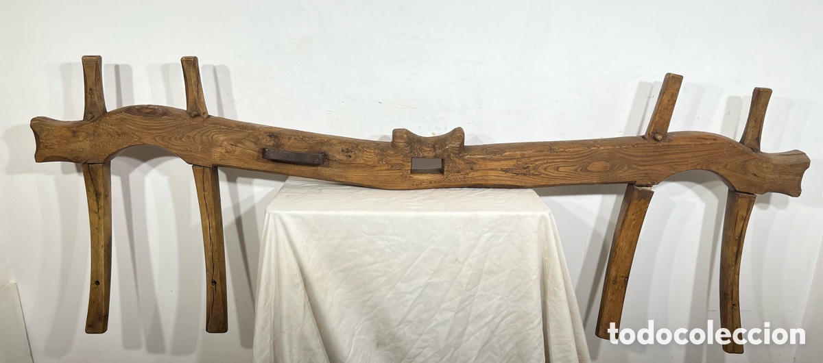 Antig&uuml;edades: Antiguo Yugo de Madera Maciza con Estacas. A/J