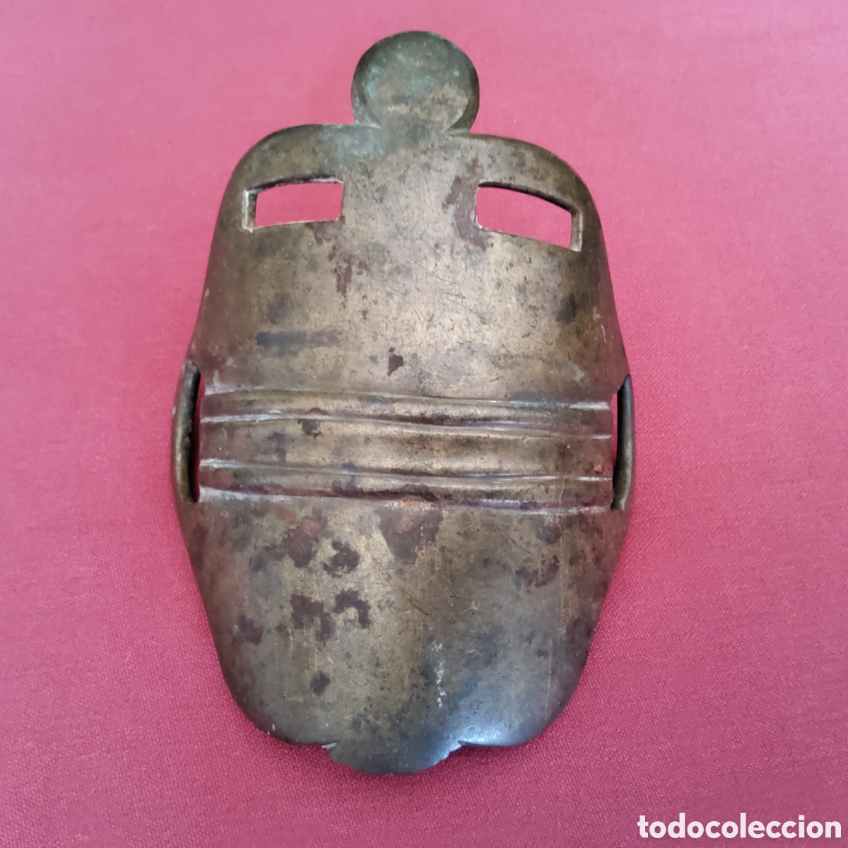 Antig&uuml;edades: ANTIGUA MUSEROLA DE BRONCE PARA CABALLO