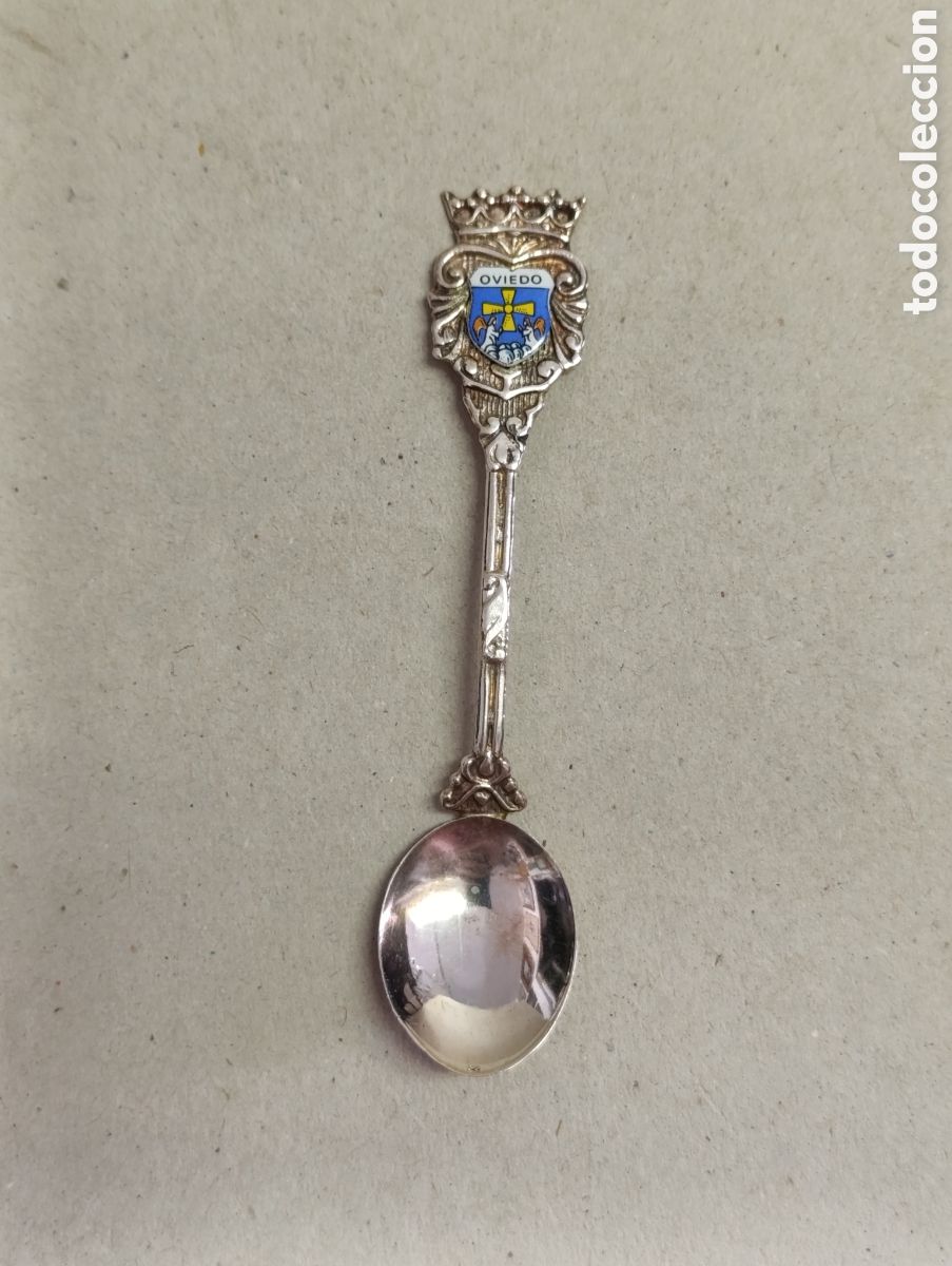 Antig&uuml;edades: CUCHARILLA DE PLATA CON ESMALTE DE ESCUDO DE OVIEDO. MARCAS EN TRASERA