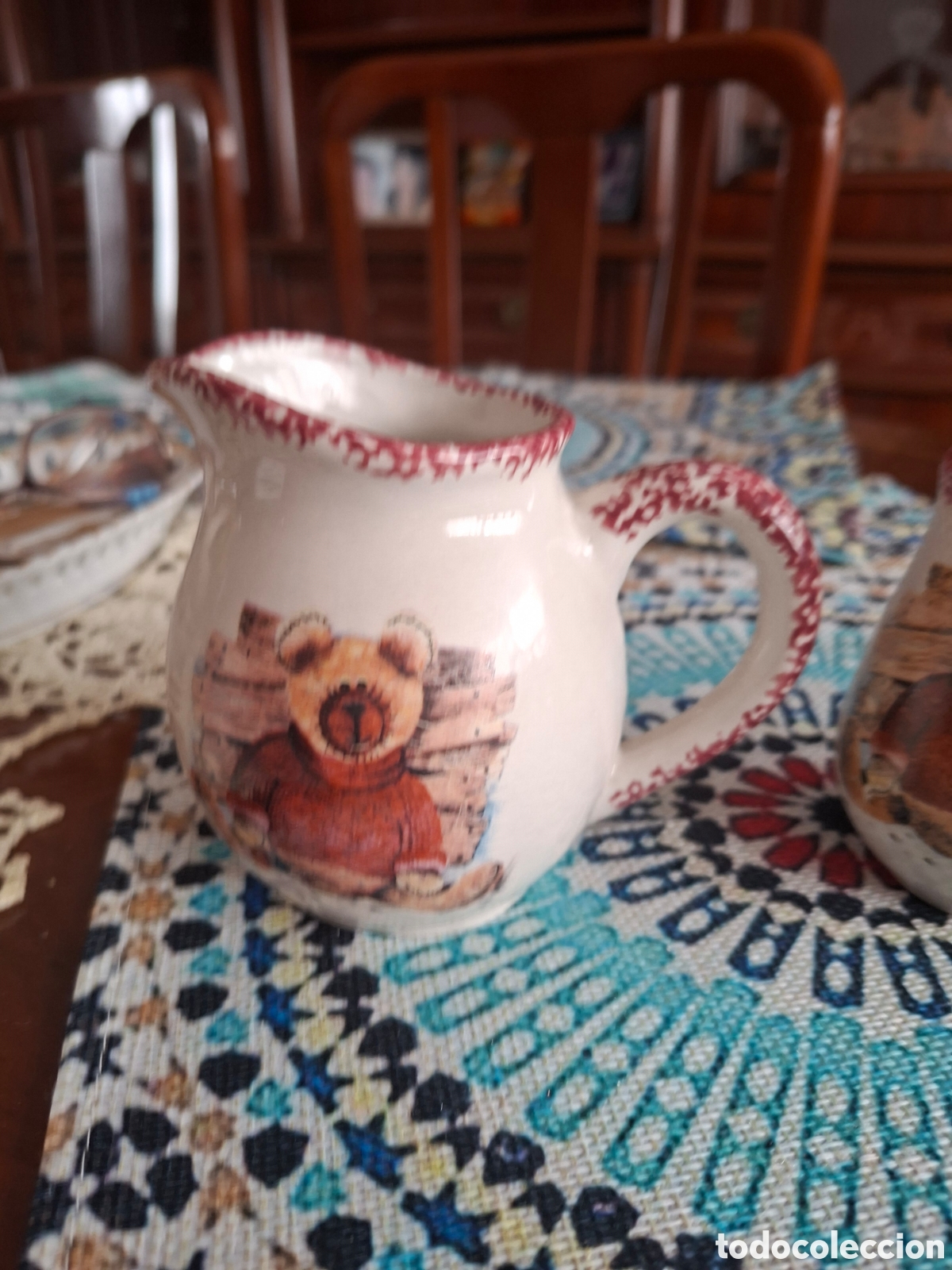 Antig&uuml;edades: Lote de ositos de chin&aacute; con im&aacute;genes de ojitos muy bonitos consta de una jarrita y dos tarritos