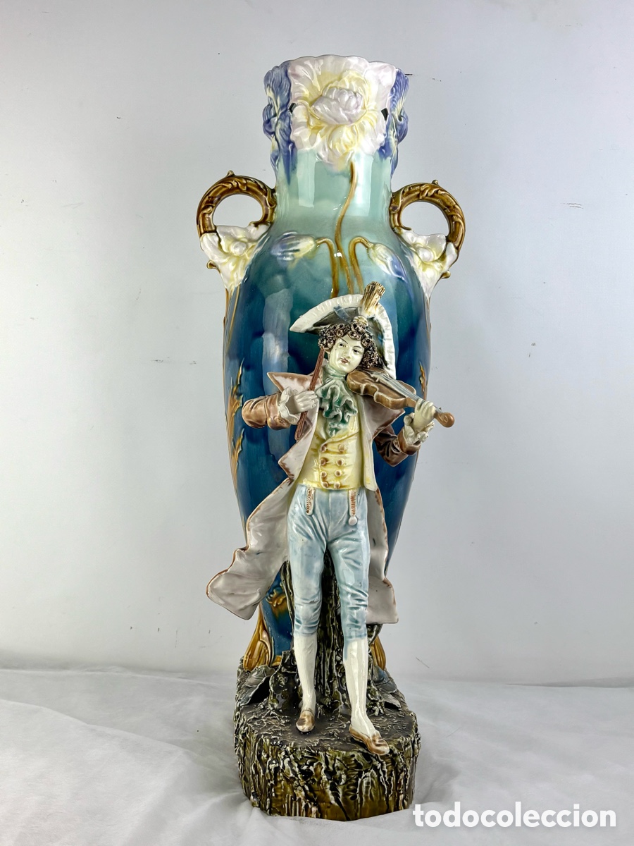 Antiquit&auml;ten: GRAN JARRON MODERNISTA CON MUSICO EN PORCELANA ESMALTADA - 58 CM