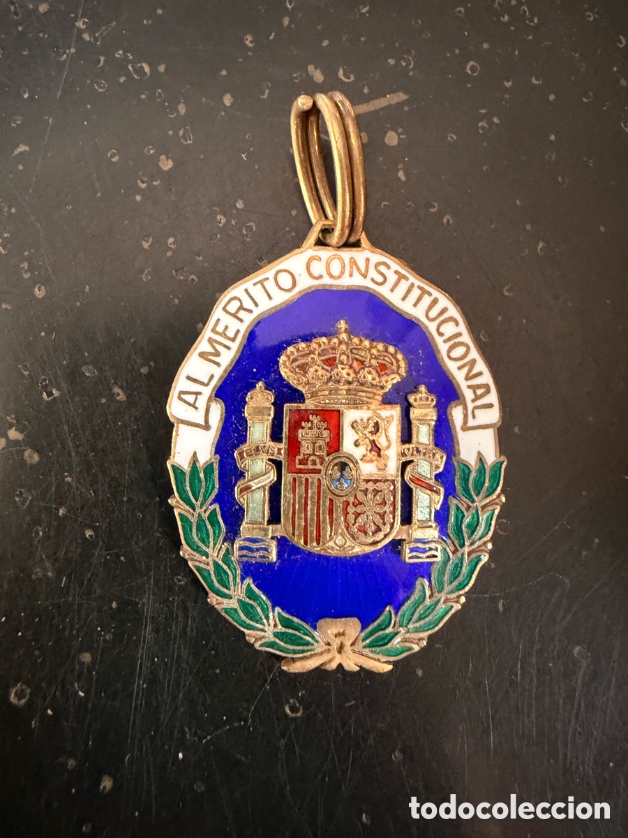 Antig&uuml;edades: Orden del M&eacute;rito Constitucional 1988