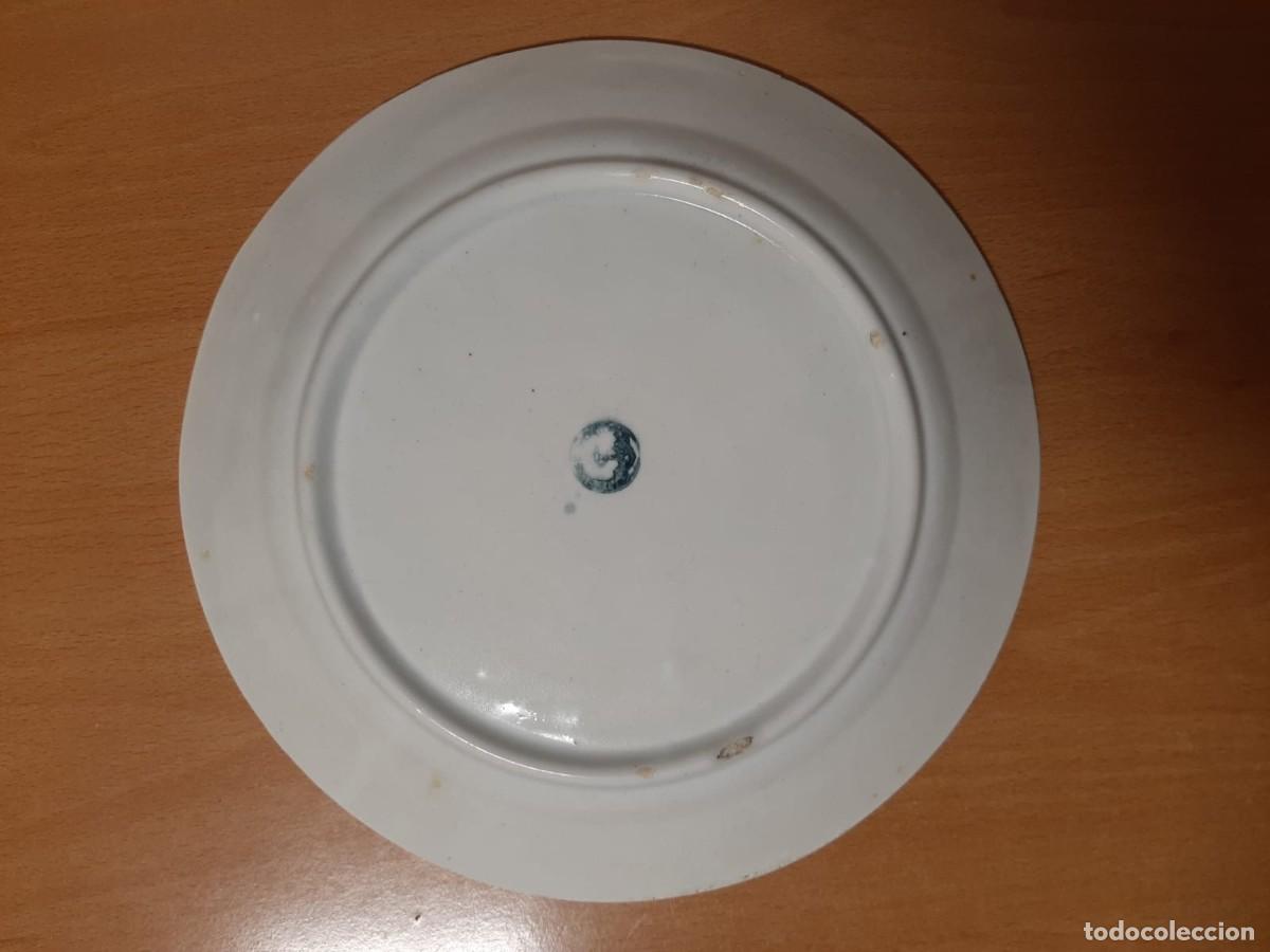 Antig&uuml;edades: 8 platos blancos antiguos - Foto 2