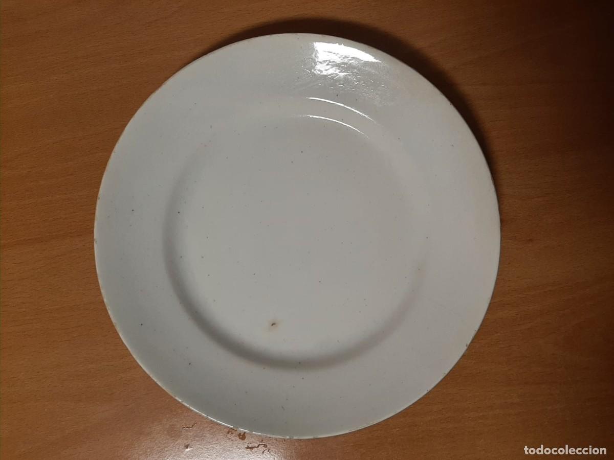 Antig&uuml;edades: 8 platos blancos antiguos - Foto 3