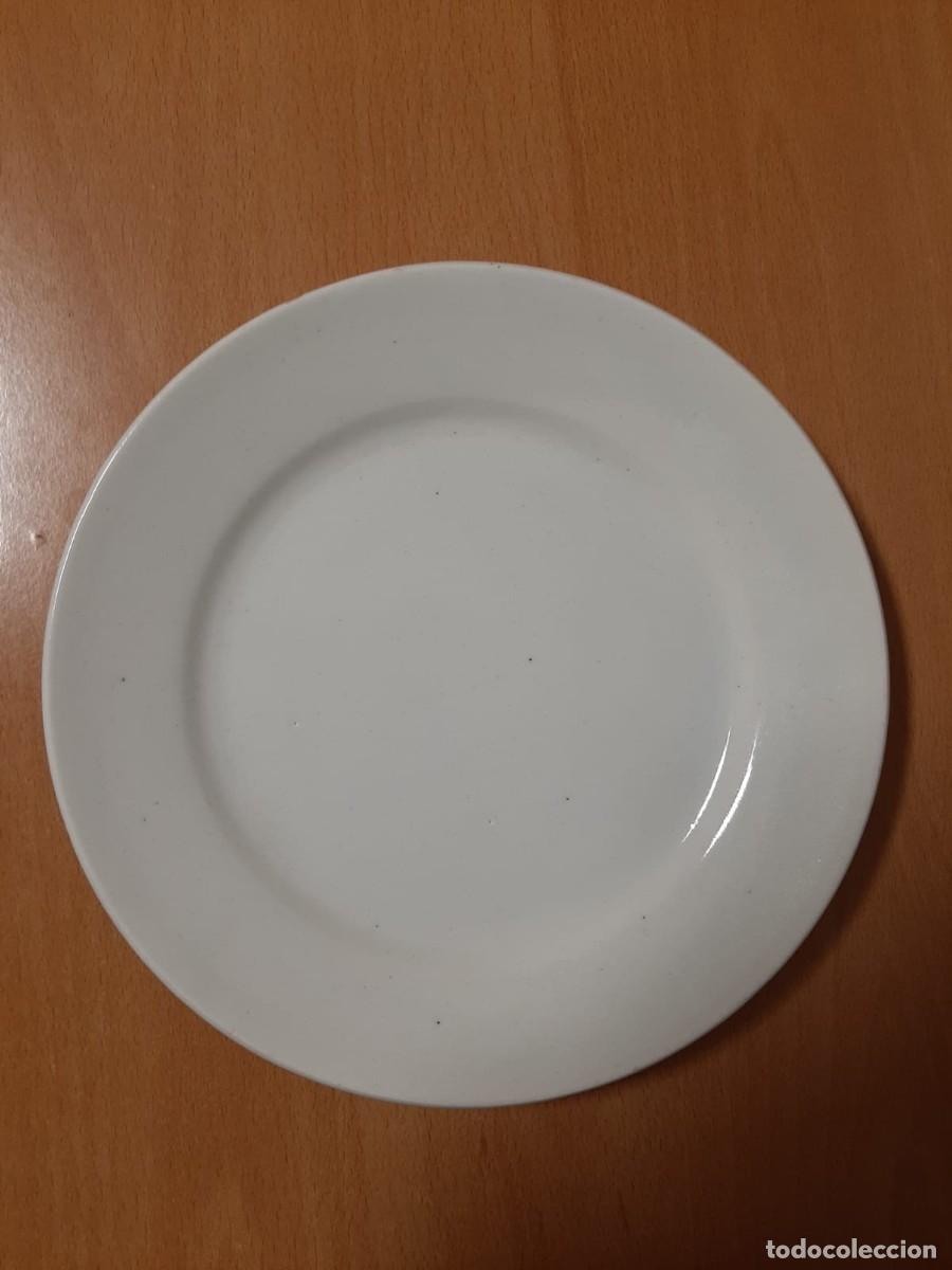Antig&uuml;edades: 8 platos blancos antiguos - Foto 5