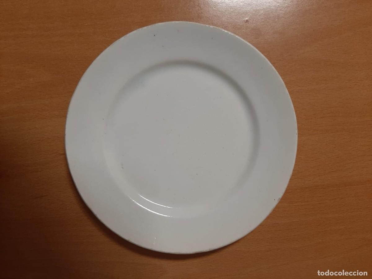 Antig&uuml;edades: 8 platos blancos antiguos - Foto 13