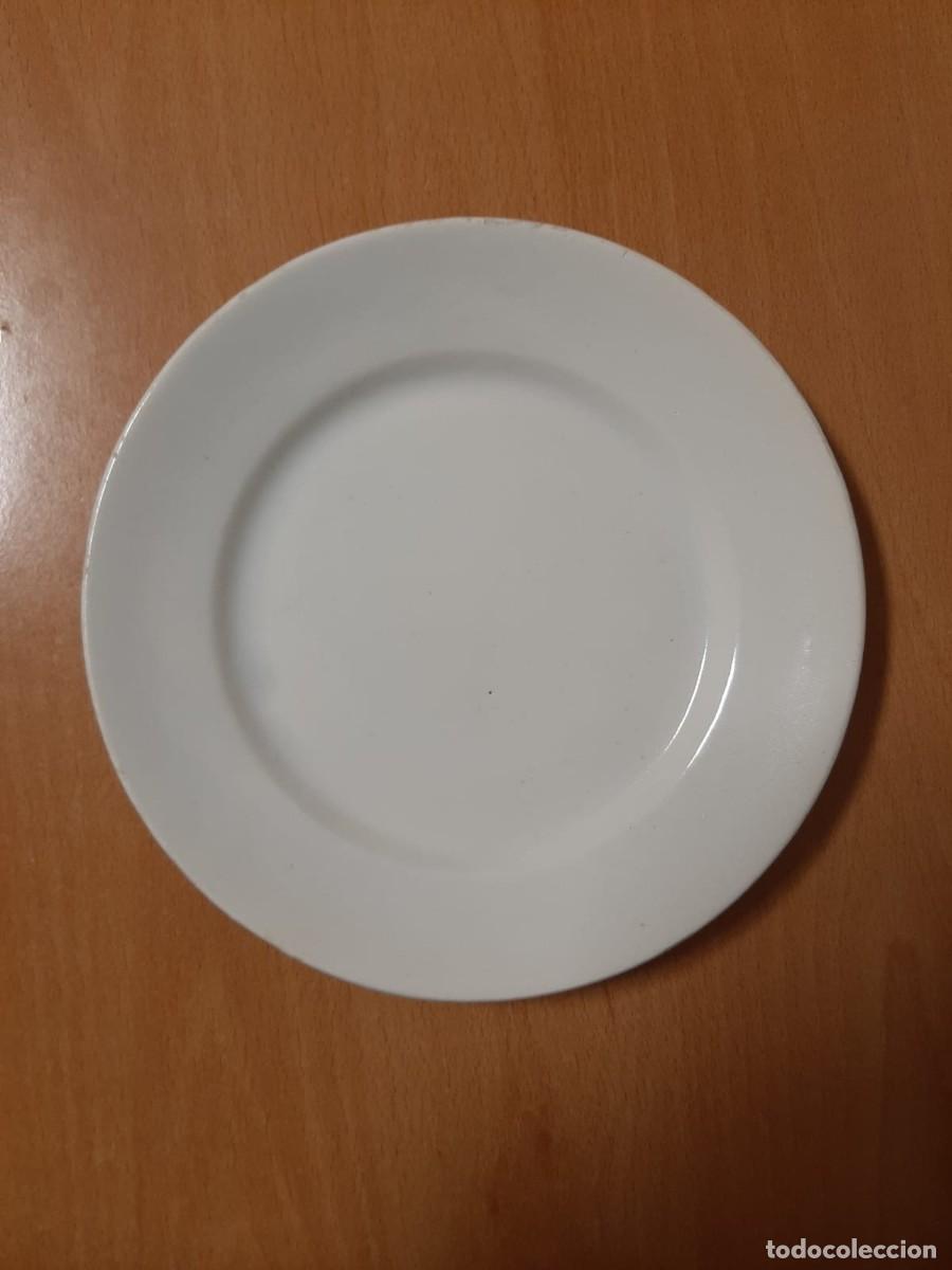 Antig&uuml;edades: 8 platos blancos antiguos - Foto 15