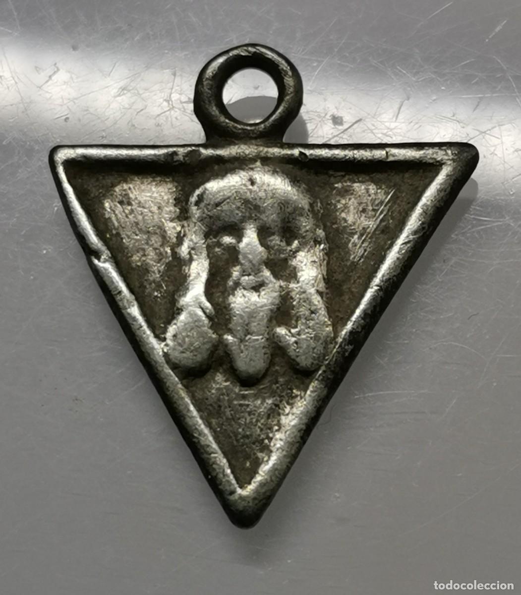 Antig&uuml;edades: Antigua Medalla en Plata - Forma Triangular - Jesucristo y Virgen de Guadalupe.