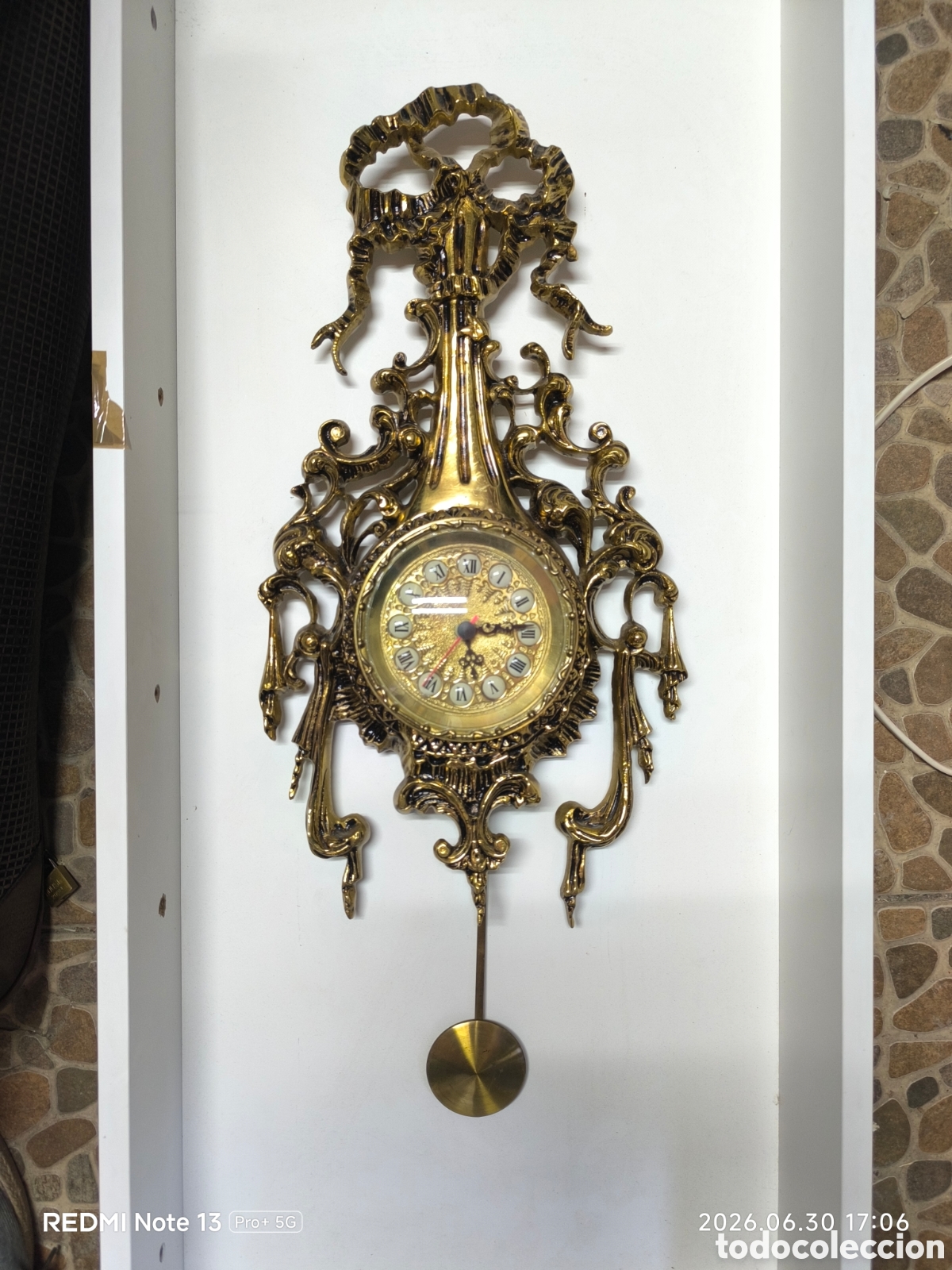 Antig&uuml;edades: Reloj bronce p&eacute;ndulo funciona a pilas