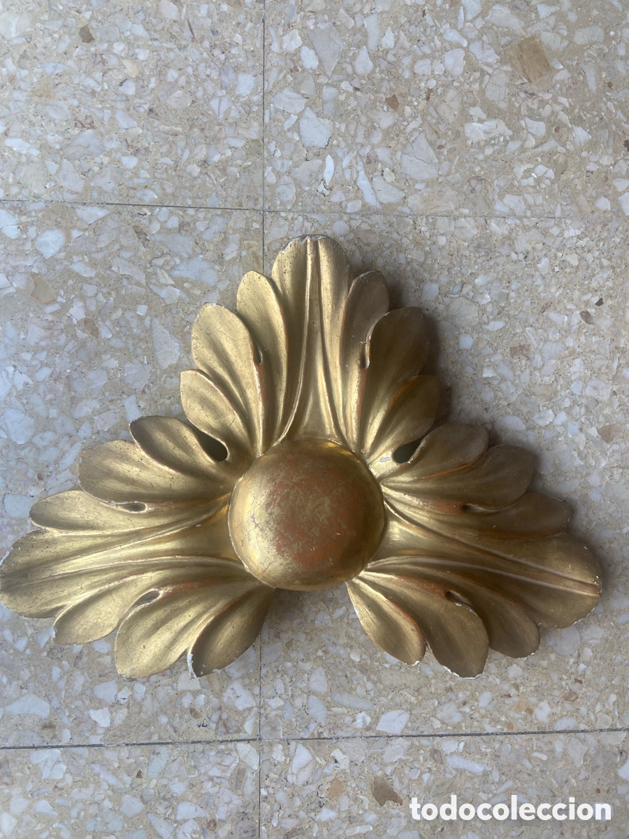 Antig&uuml;edades: Ornamento antiguo de madera acabado dorado