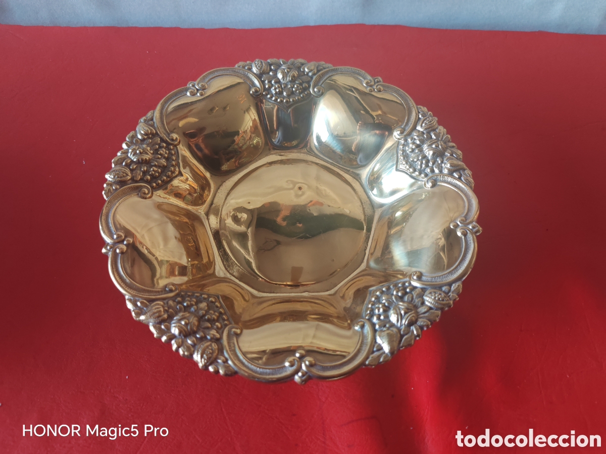 Antig&uuml;edades: Plato de centro de mesa en lat&oacute;n - Foto 1