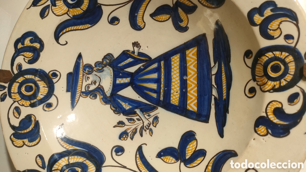 Antig&uuml;edades: PRECIOSO PLATO TALAVERA. SERIE TRICOLOR. MENINAS. SIGLO XVIII