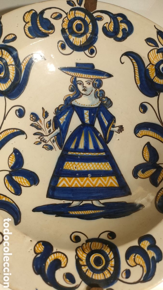 Antig&uuml;edades: PRECIOSO PLATO TALAVERA. SERIE TRICOLOR. MENINAS. SIGLO XVIII