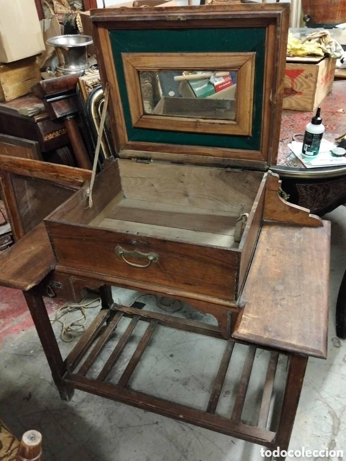 Antig&uuml;edades: Costurero o tocador antiguo de nogal