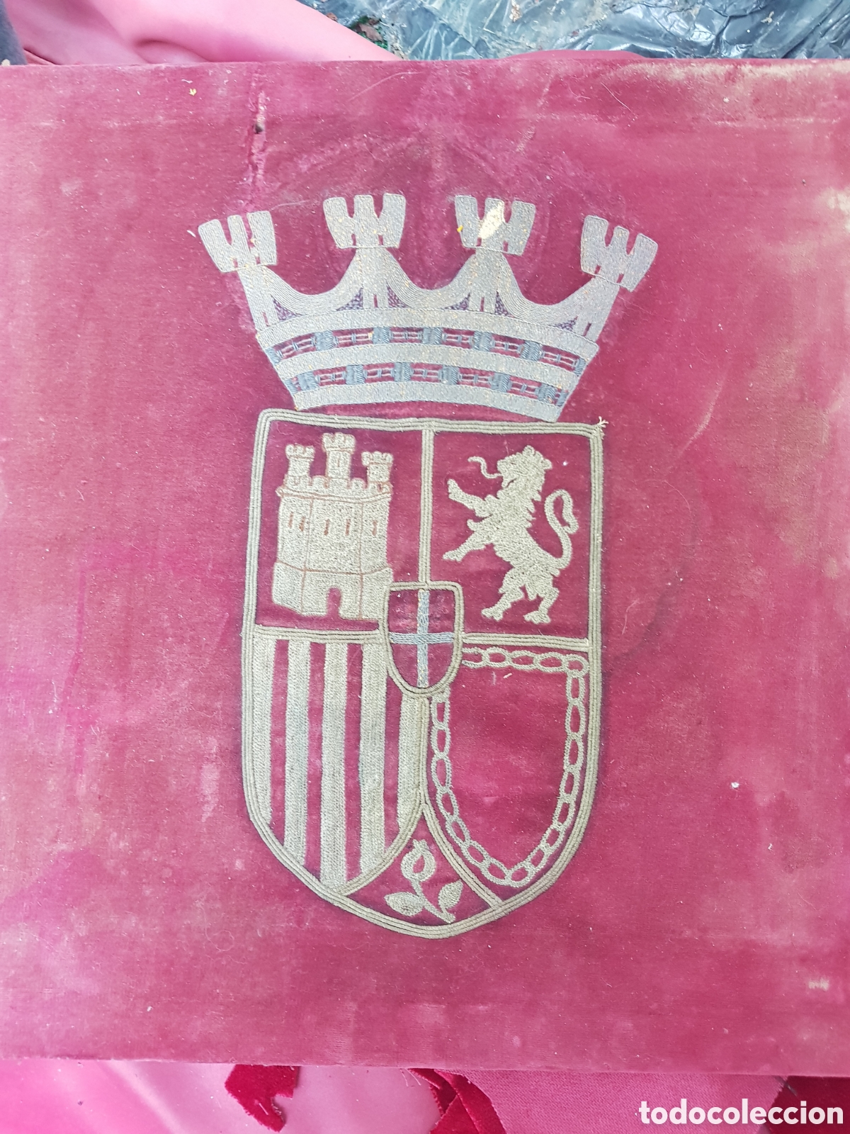 Antig&uuml;edades: ESPECTACULAR Y ANTIGUO BORDADO DEL SIGLO XIX ESCUDO DE ESPA&Ntilde;A EN HILO DE ORO Y PLATA