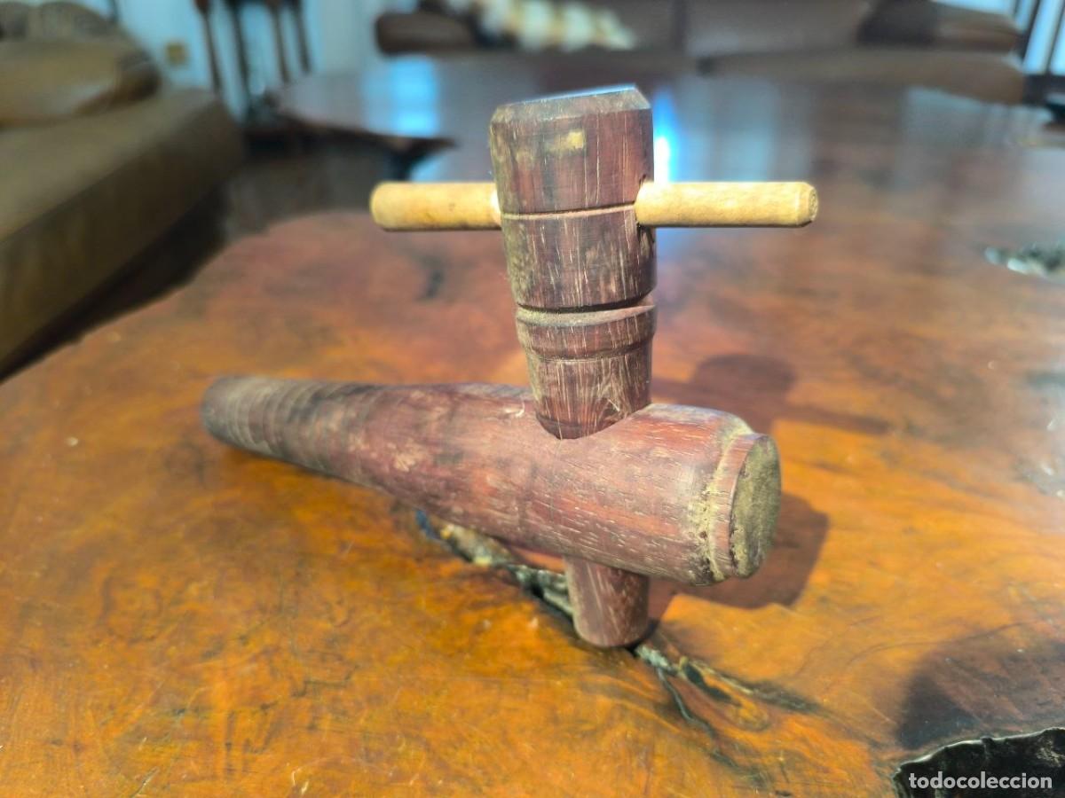 Antig&uuml;edades: GRAN GRIFO DE MADERA PARA BOTA BARRIL DE VINO 20X14 CM