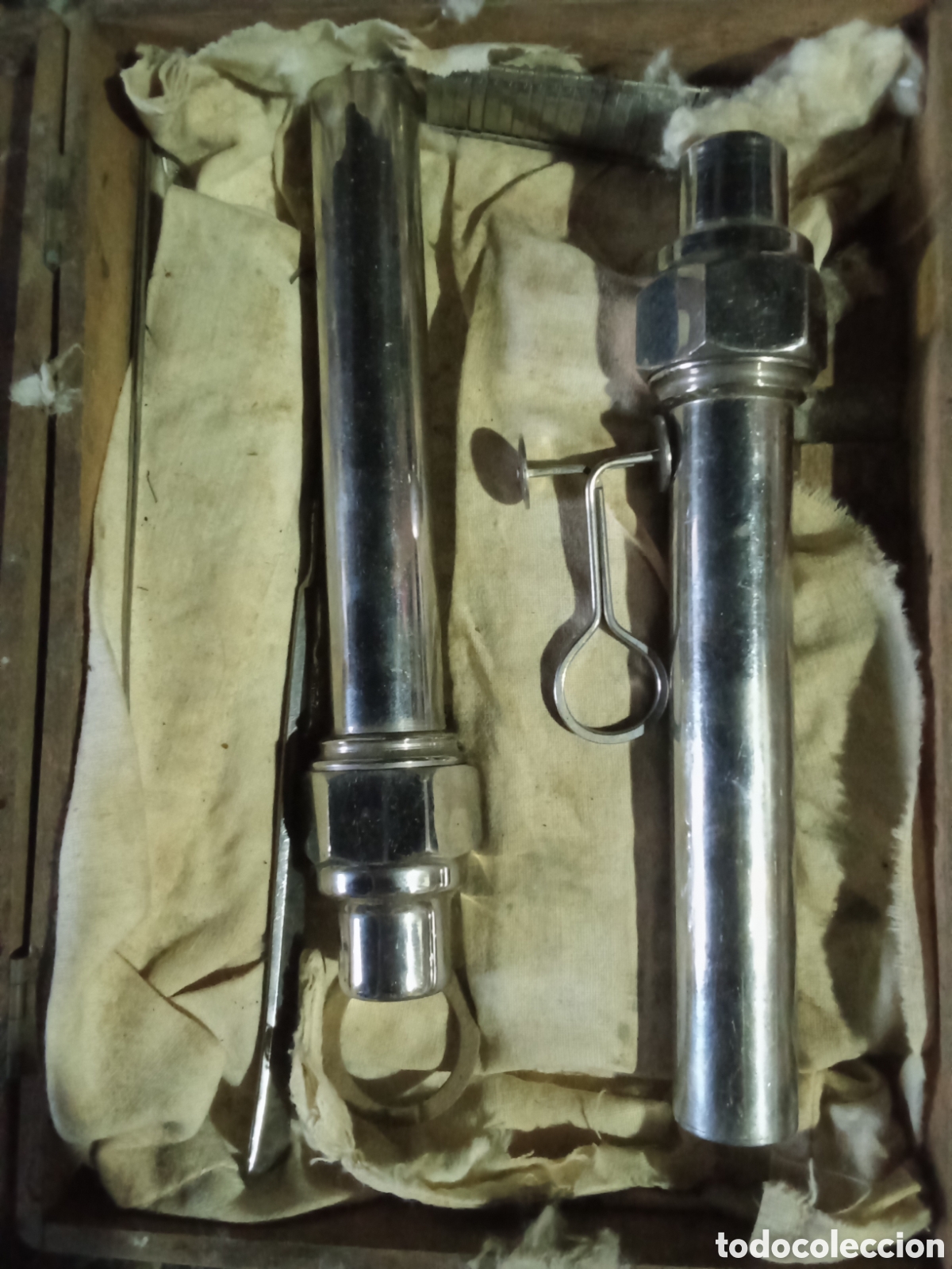 Antig&uuml;edades: Conjunto de extrator de leche m&aacute;s 2 jeringas de vacunaci&oacute;n