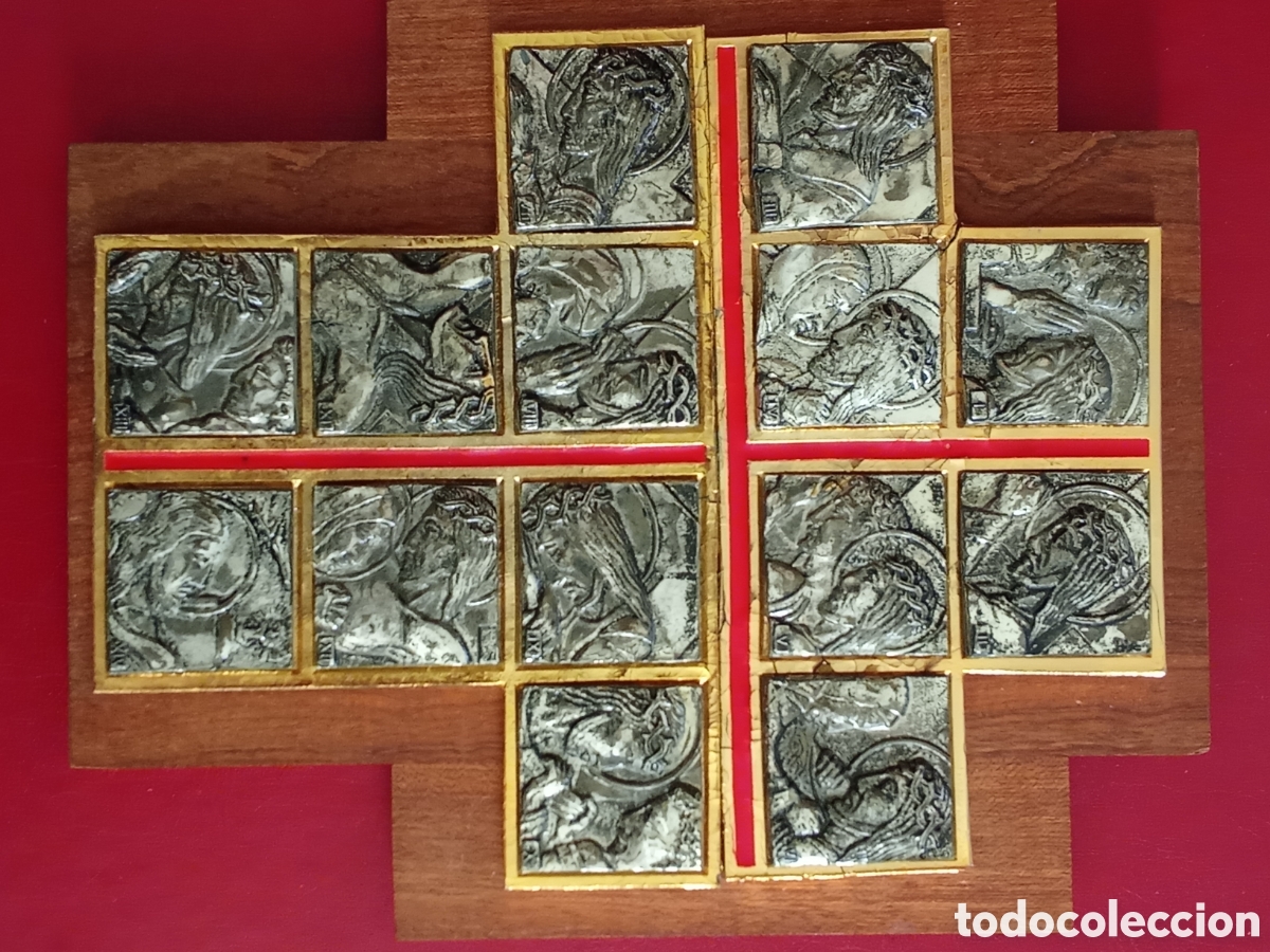 Antig&uuml;edades: Cruz realizada en metal (BA&Ntilde;ADO DE PLATA) R&ordm; de St&ordm; TORIBIO DE LIEBANA en base madera JMJ