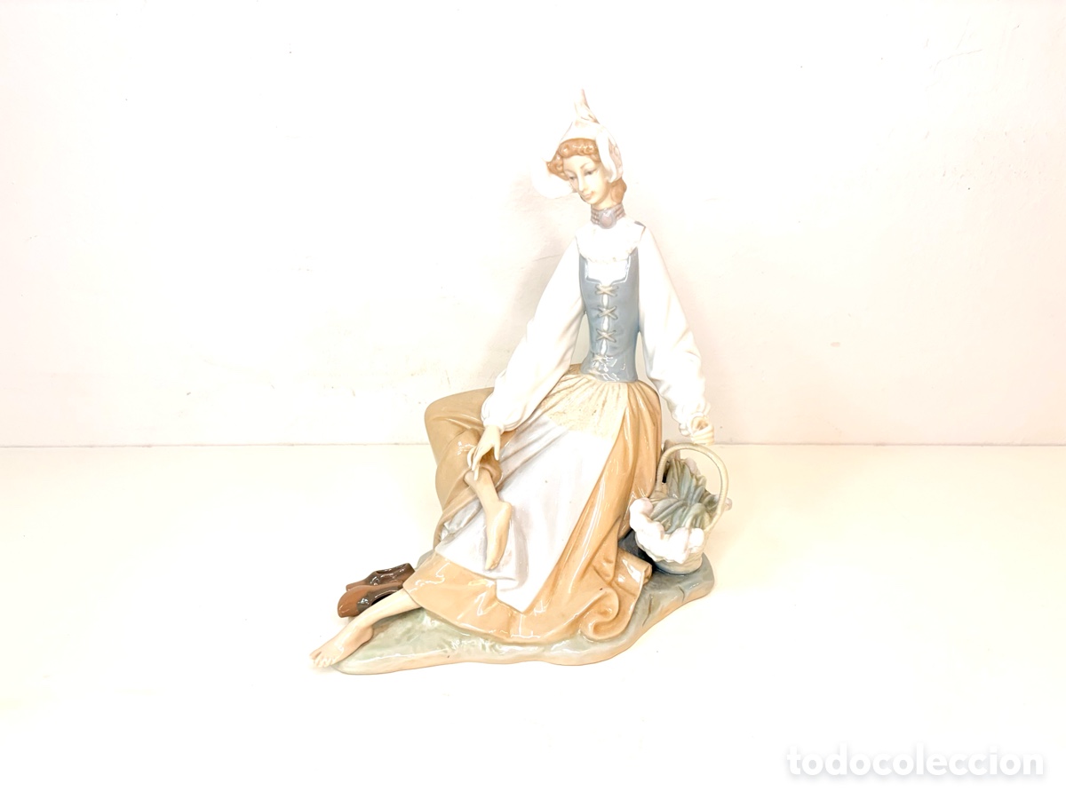 Antiques: La cortesana by Jos&eacute; Puche para Lladr&oacute; Espa&ntilde;a 1982