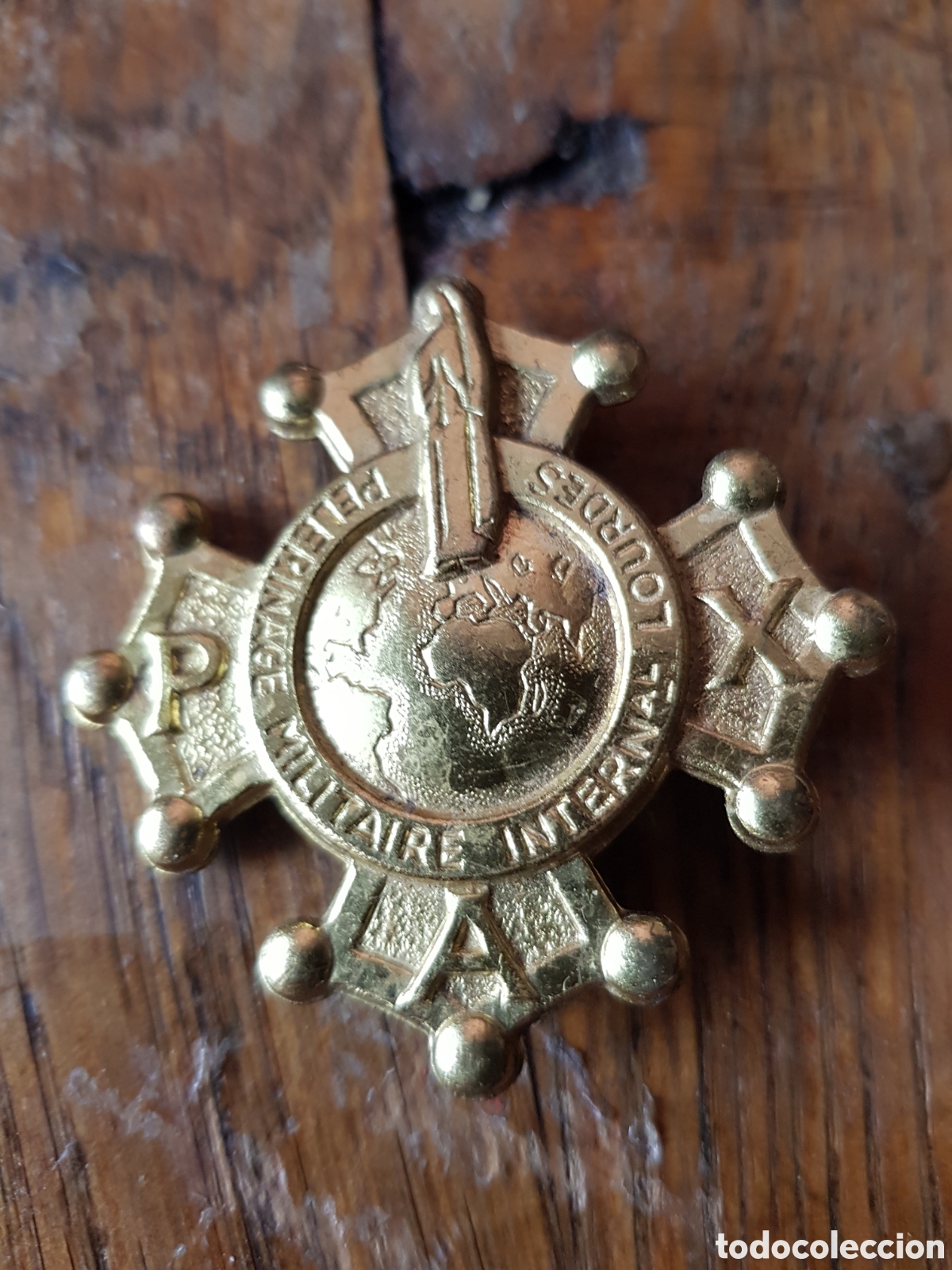 Antig&uuml;edades: ANTIGUA INSIGNIA MILITAR PEREGRINO LOURDES