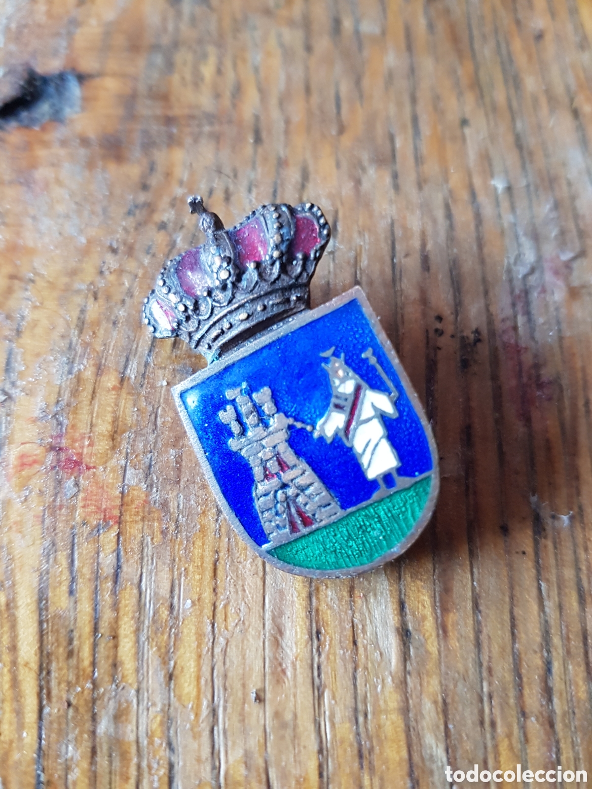 Antig&uuml;edades: ANTIGUA INSIGNIA ESMALTADA