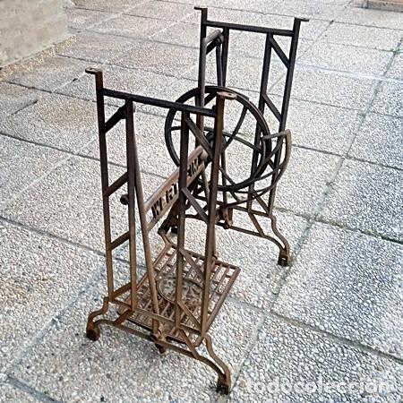 Antig&uuml;edades: Mesa de m&aacute;quina de coser Wertheim - Foto 2