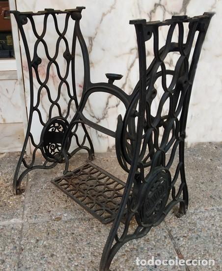 Antig&uuml;edades: Base de mesa de m&aacute;quina de coser&nbsp; Olympia - Foto 1