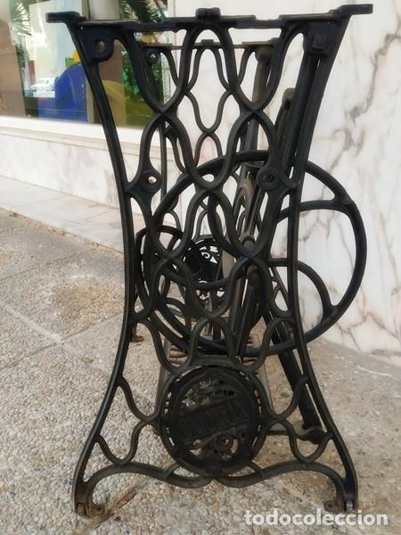 Antig&uuml;edades: Base de mesa de m&aacute;quina de coser&nbsp; Olympia - Foto 3