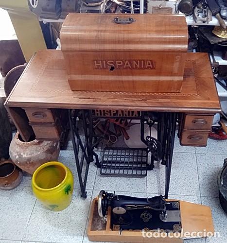 Antig&uuml;edades: M&aacute;quina de coser antigua de la marca Hispania