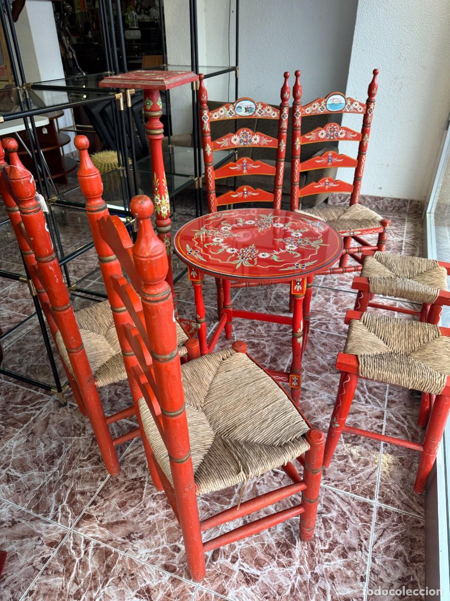 Antig&uuml;edades: Conjunto sillas sevillanas pintadas a mano con taburetes, mesa y peana. Todo de M. &Aacute;VILA.