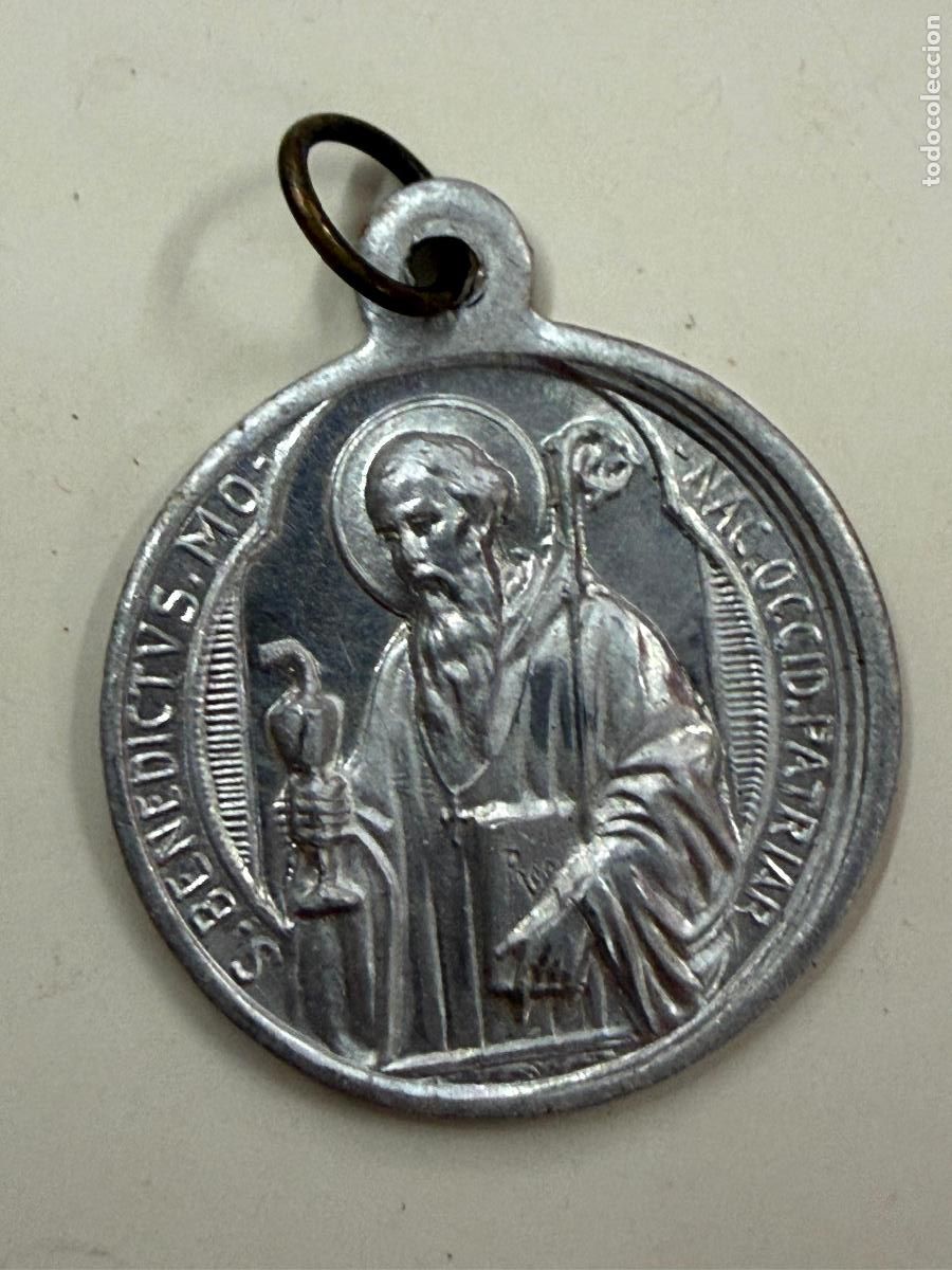 Antig&uuml;edades: Magnifica medalla MILAGROSA de SAN BENITO y la CRUZ . 2cms.