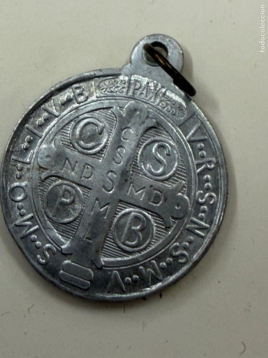 Antig&uuml;edades: Magnifica medalla MILAGROSA de SAN BENITO y la CRUZ . 2cms.
