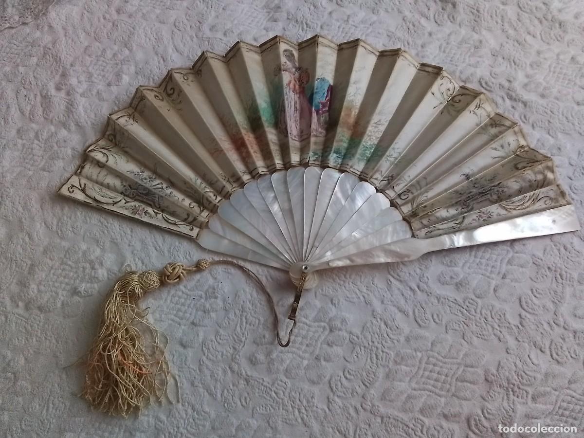 Antig&uuml;edades: Abanico de n&aacute;car y seda antiguo