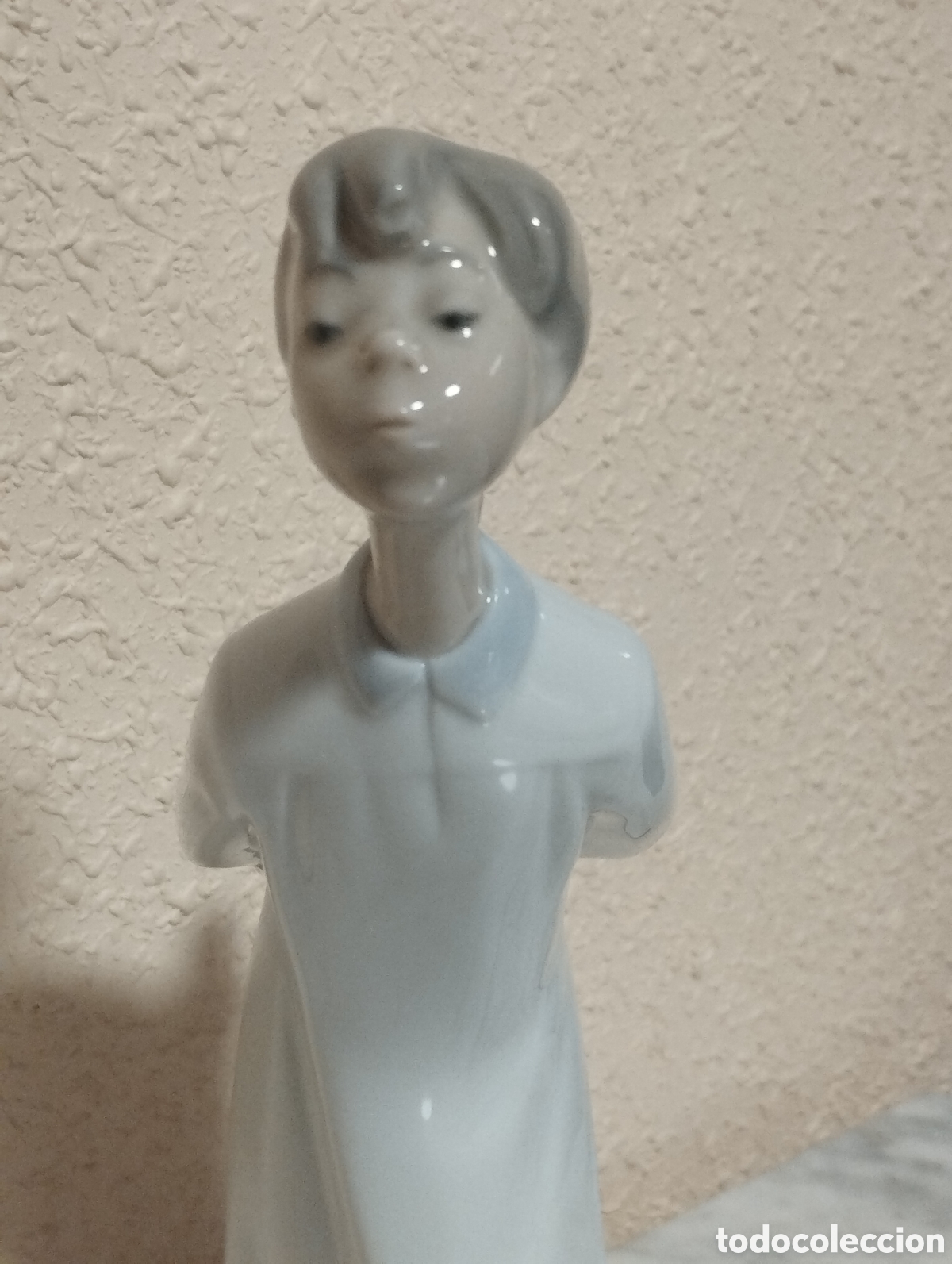 Antig&uuml;edades: FIGURA PORCELANA NI&Ntilde;O BESANDO NAO - LLADRO