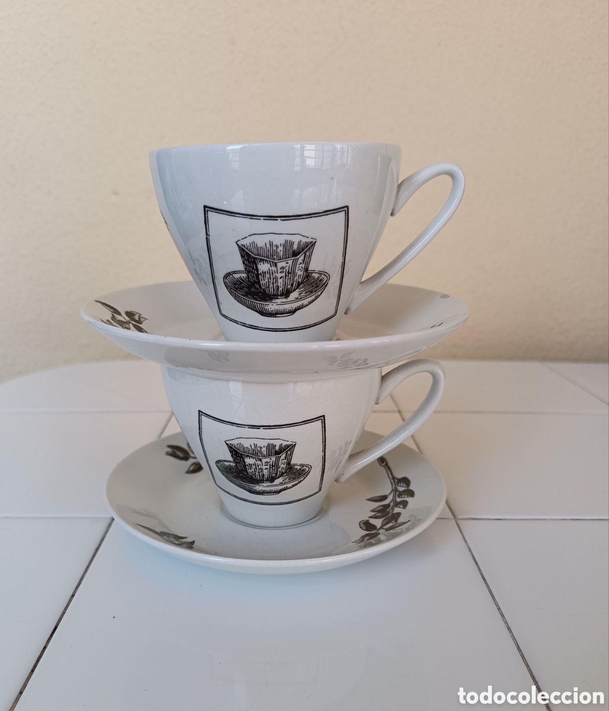 Antig&uuml;edades: Juego de 2 TAZAS + 2 PLATOS de Desayuno o Caf&eacute; con Leche PONTESA Decorado Especial para NESTL&Eacute;.