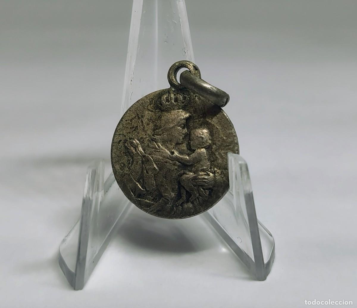 Antig&uuml;edades: Medalla religiosa / Colgante: VIRGEN MARIA con NI&Ntilde;O JESUS. M412