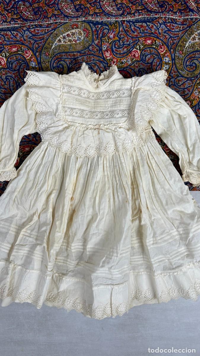Antig&uuml;edades: Vestido de ni&ntilde;o, bordado