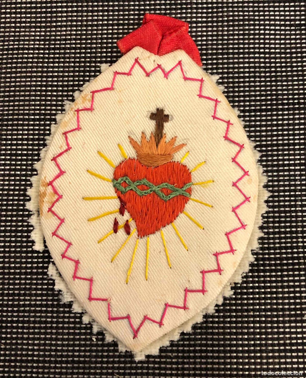 Antig&uuml;edades: ANTIGUO DETENTE EL CORAZON DE JESUS ESTA CONMIGO. SEDA BORDADO A MANO.
