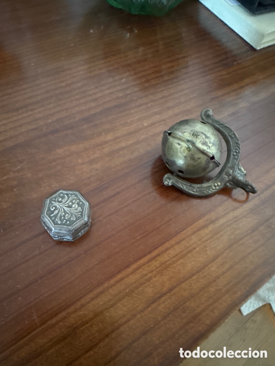 Antig&uuml;edades: Pastillero y sonajero antiguo de plata