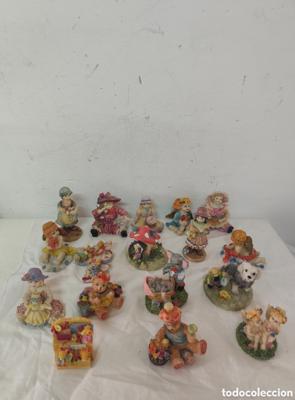 Antig&uuml;edades: Lote 17 figuritas a&ntilde;os 90